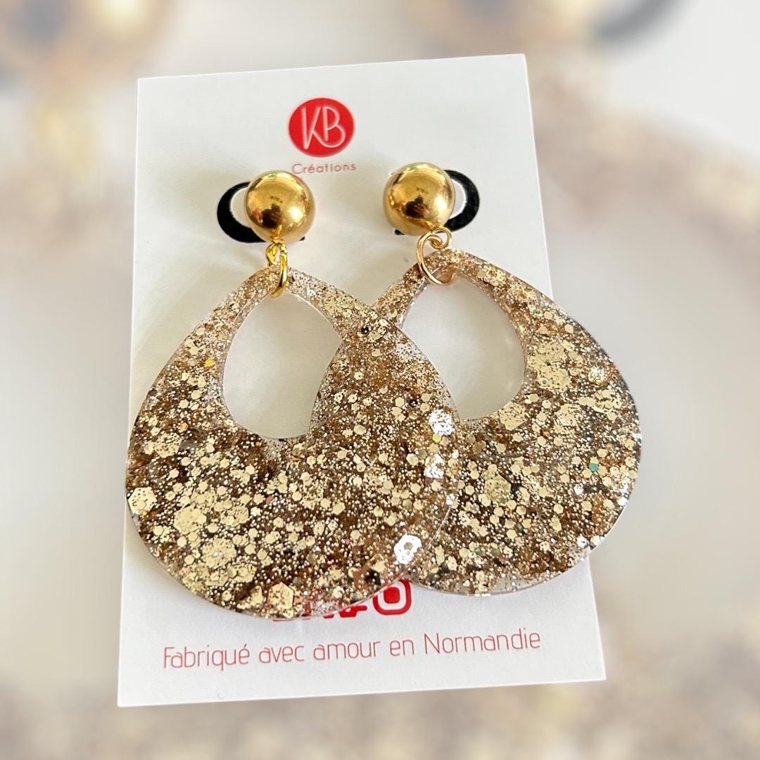 Boucles d’oreilles goutte dorée en résine – bijoux fait main France – cadeau femme chic