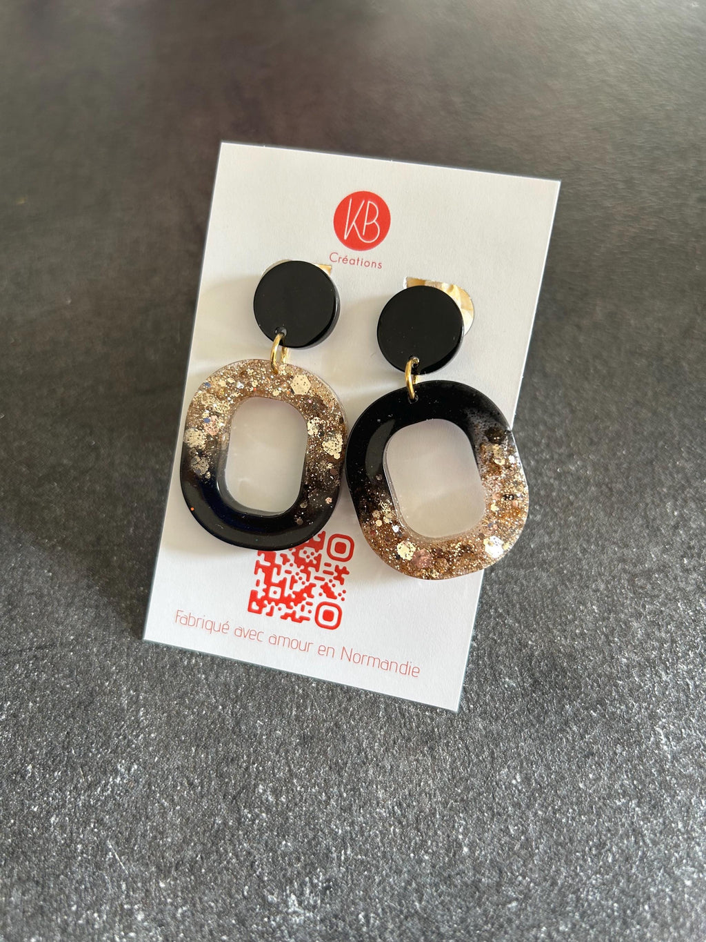 Boucles d’oreilles Rongy dorée et noir | Résine pailletée or | Bijoux faits main en Normandie