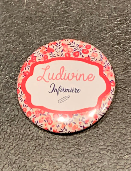 Badge infirmière personnalisé avec prénom – Motif floral