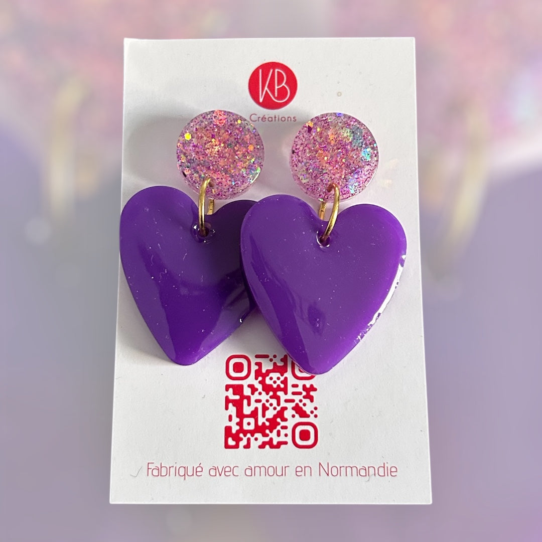 Boucles d'oreilles coeur en résine violet