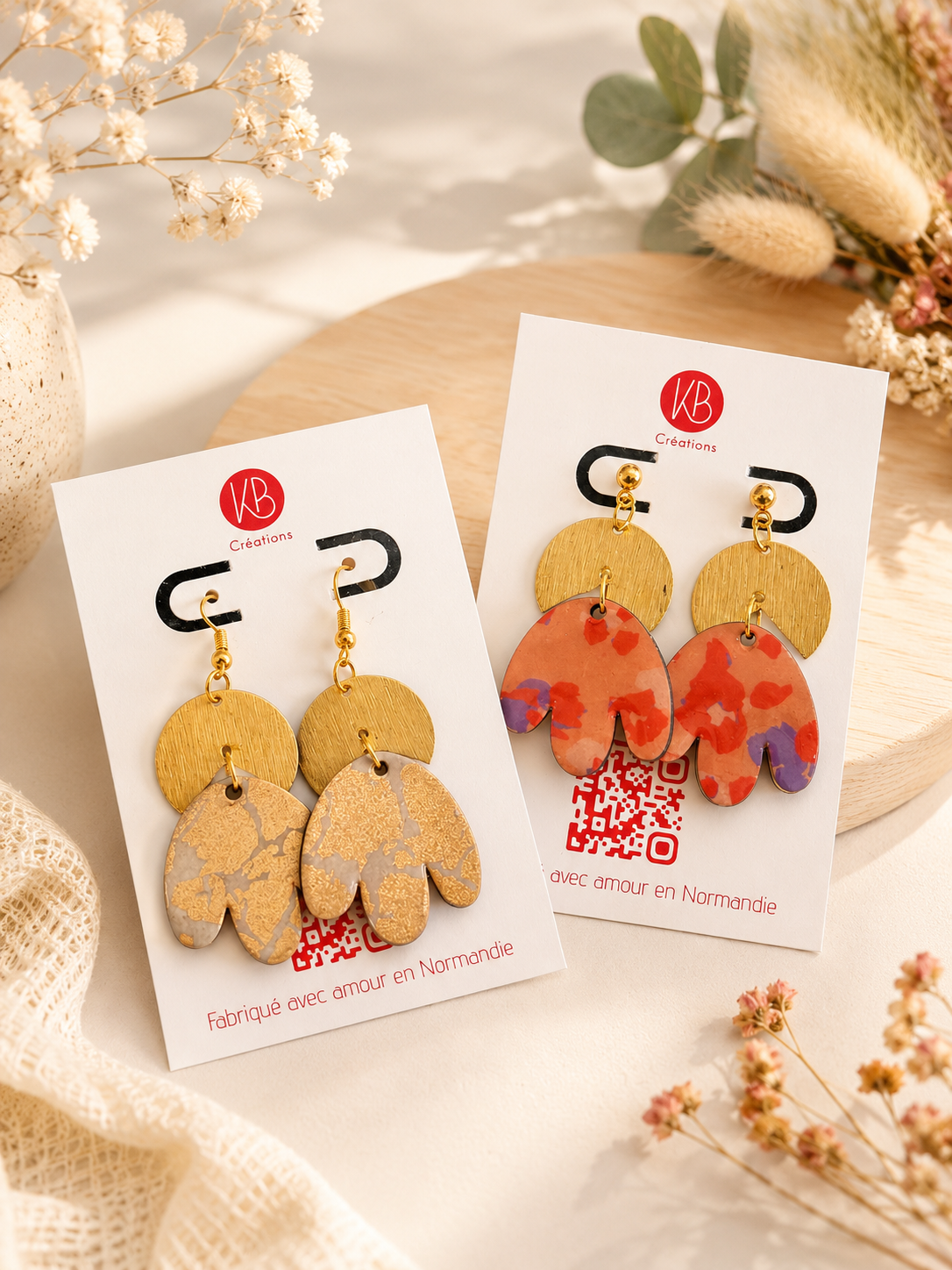Boucles d'oreilles fleuries en bois | Boucles pendantes légères