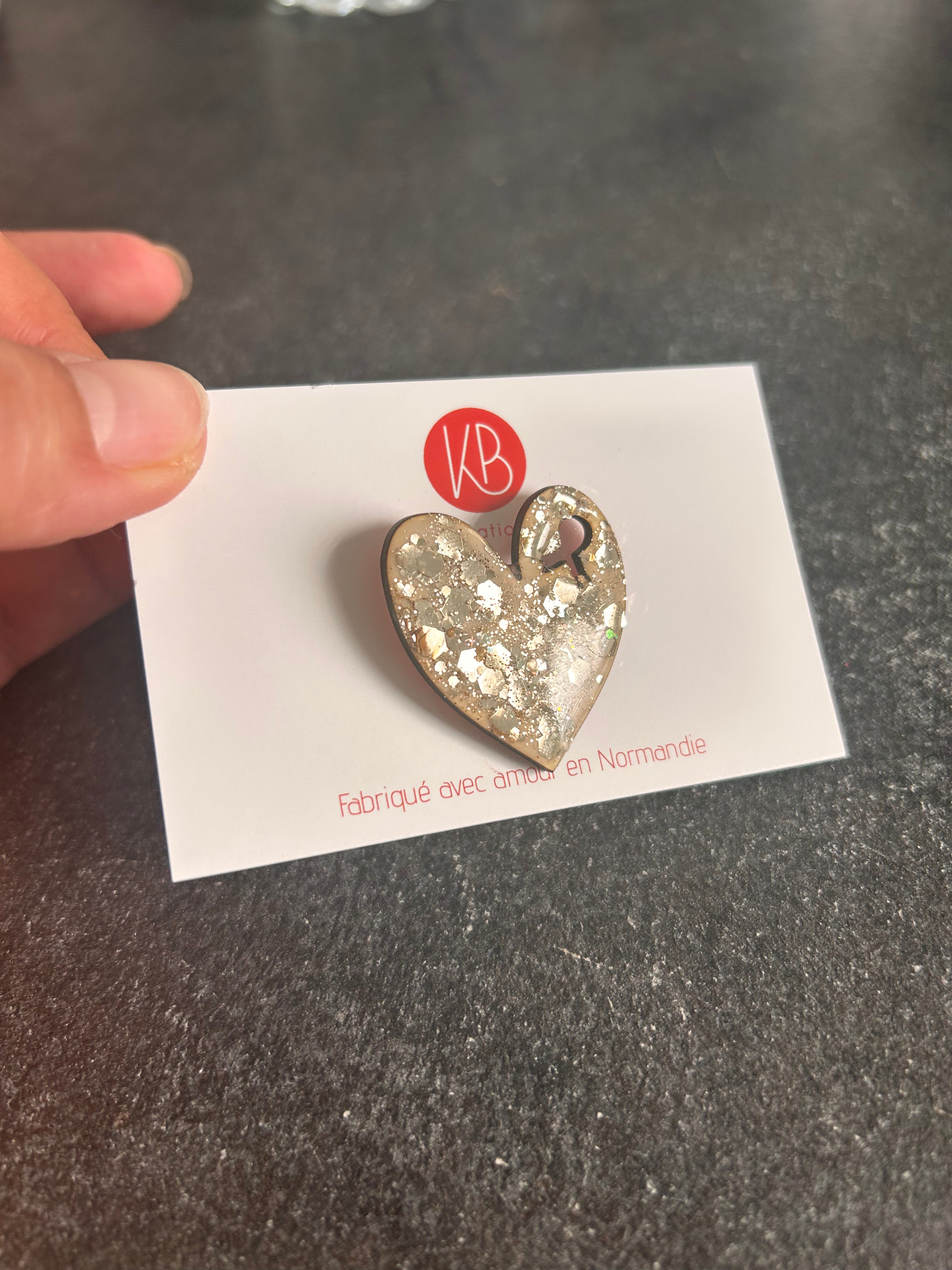 Collection ruban septembre Or en résine – Pin’s ruban rose