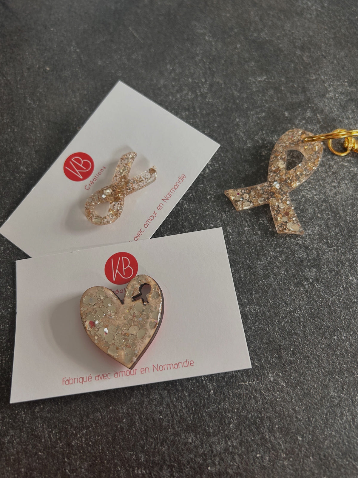 Collection ruban septembre Or en résine – Pin’s ruban rose