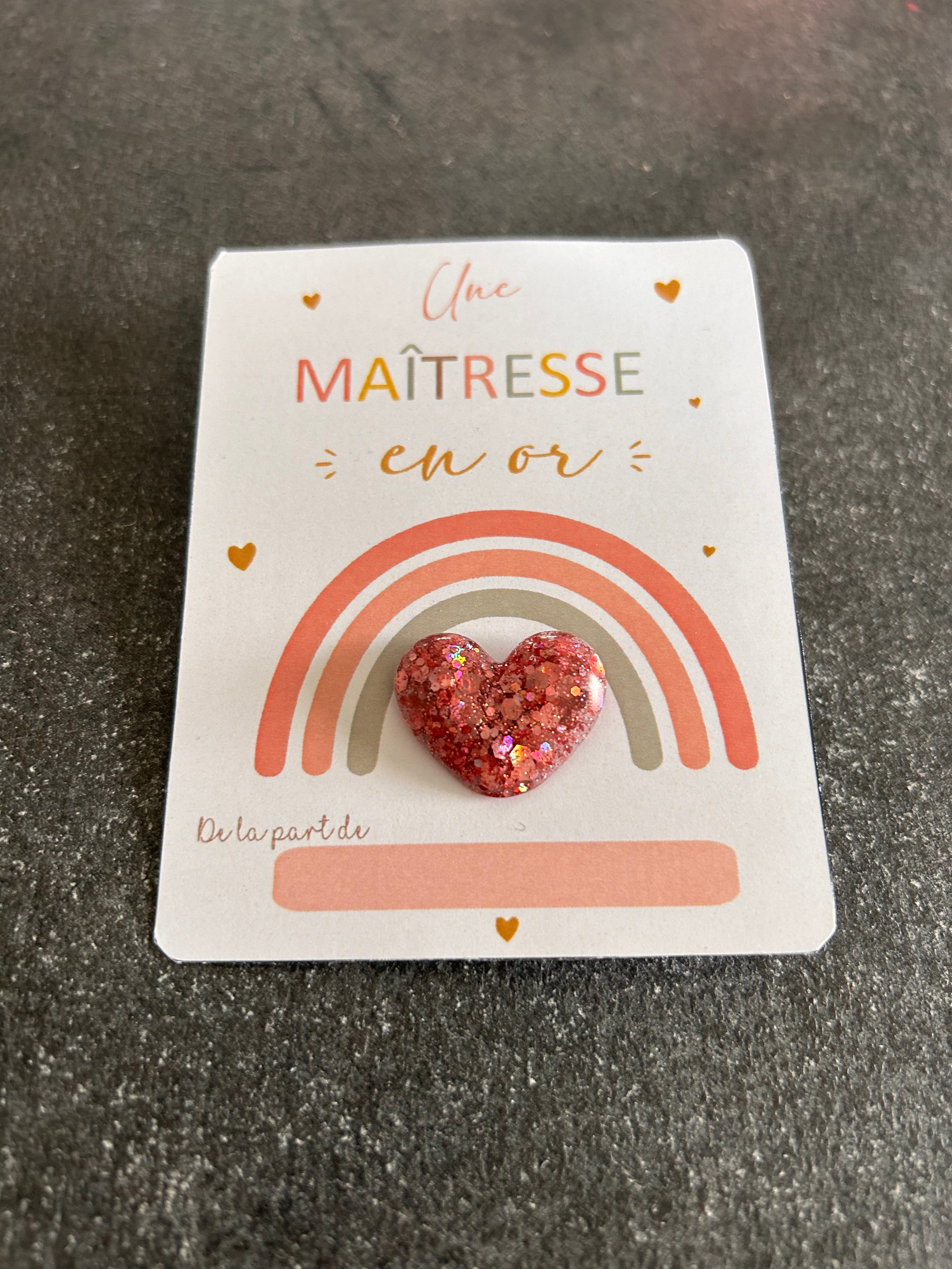 Carte “Maîtresse en Or” avec Pin's cœur en résine – Cadeau - cœur paillète
