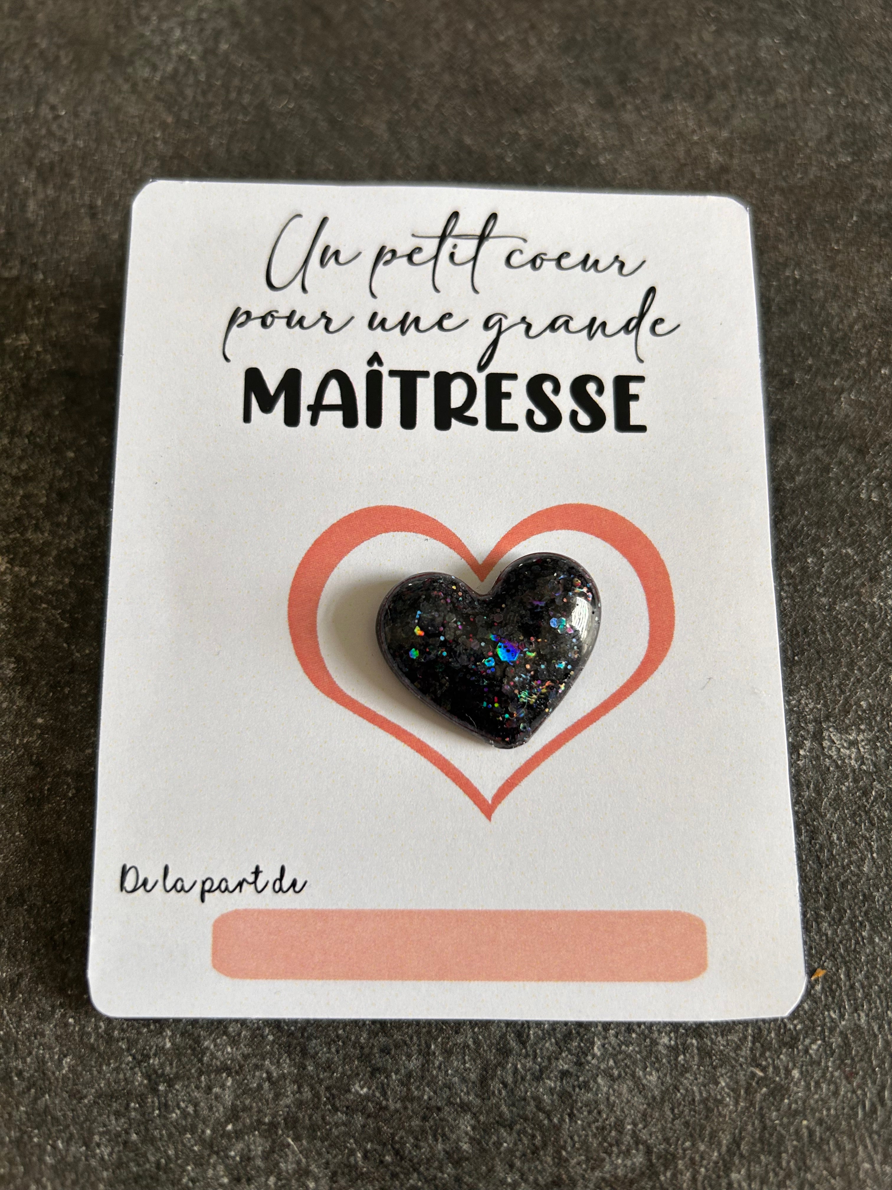 Carte “Maîtresse en Or” avec Pin's cœur en résine – Cadeau - cœur paillète