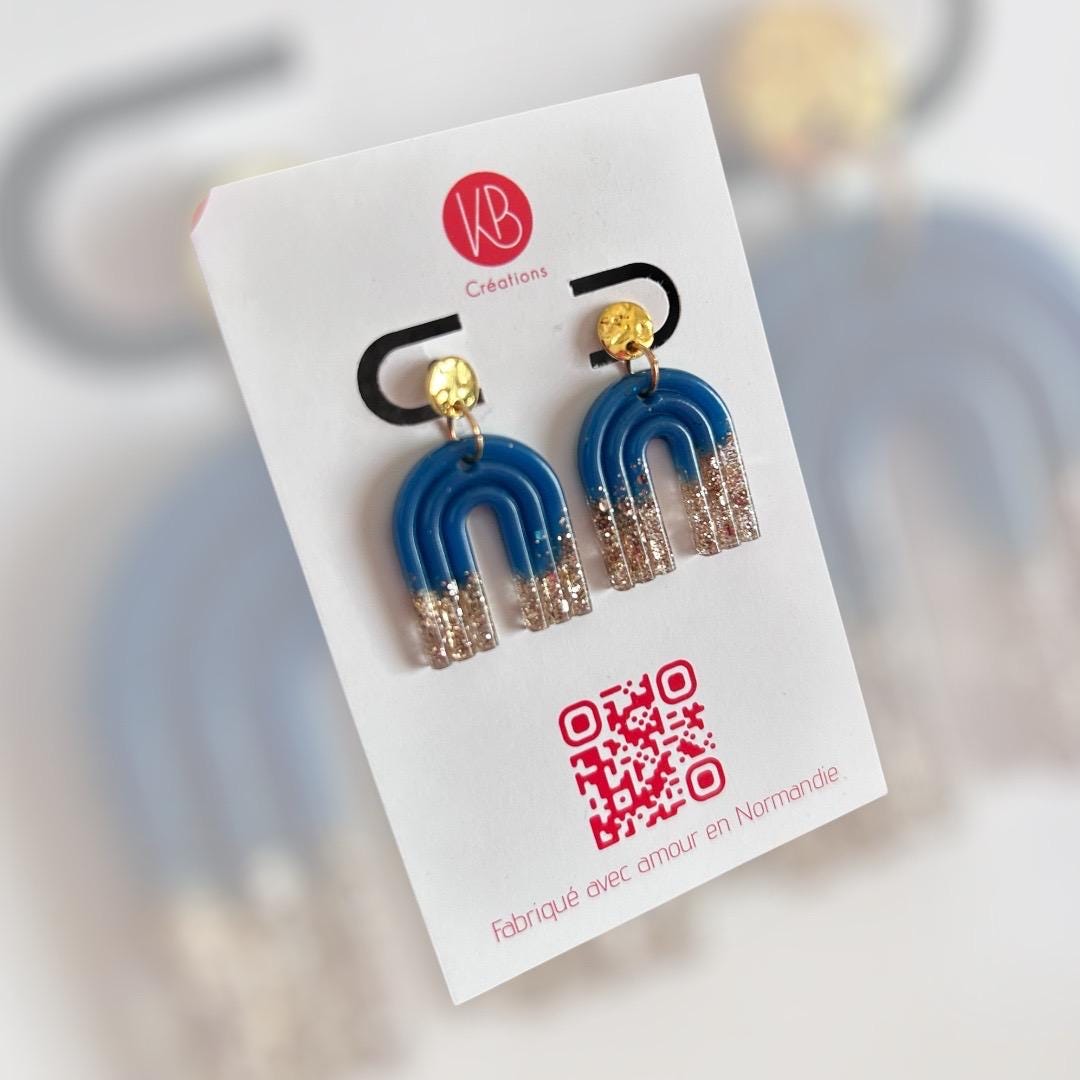 Boucles d’oreilles résine pailletée faites main – Bijoux artisanaux brillants – Boucles légères originales – Cadeau femme